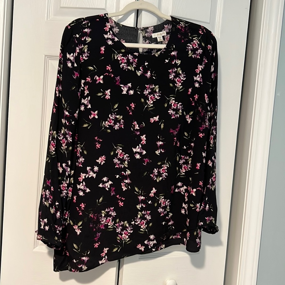 JJill asymmetrical tunic. Black with flowed design.